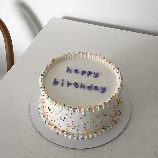 My birthday is coming up and this cake is the kind of cake I want