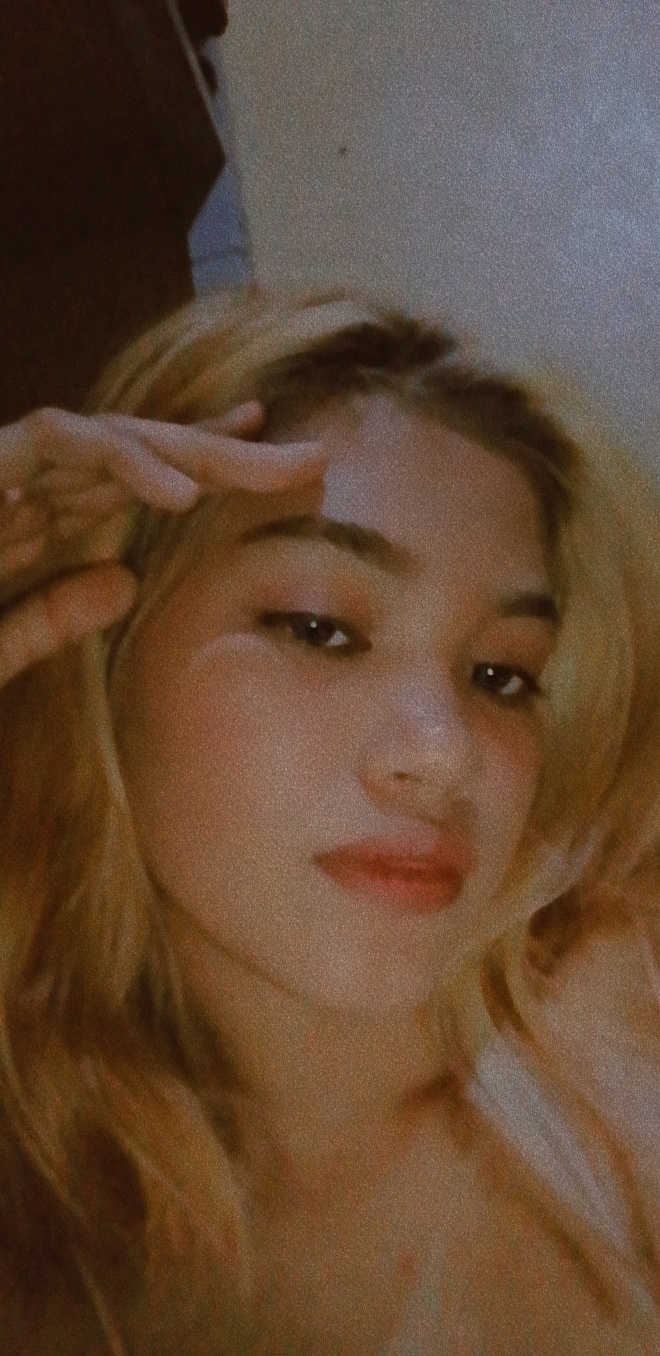 im a girl loves to sings and listening music want to travel go to the place that no one known me just alone and relax